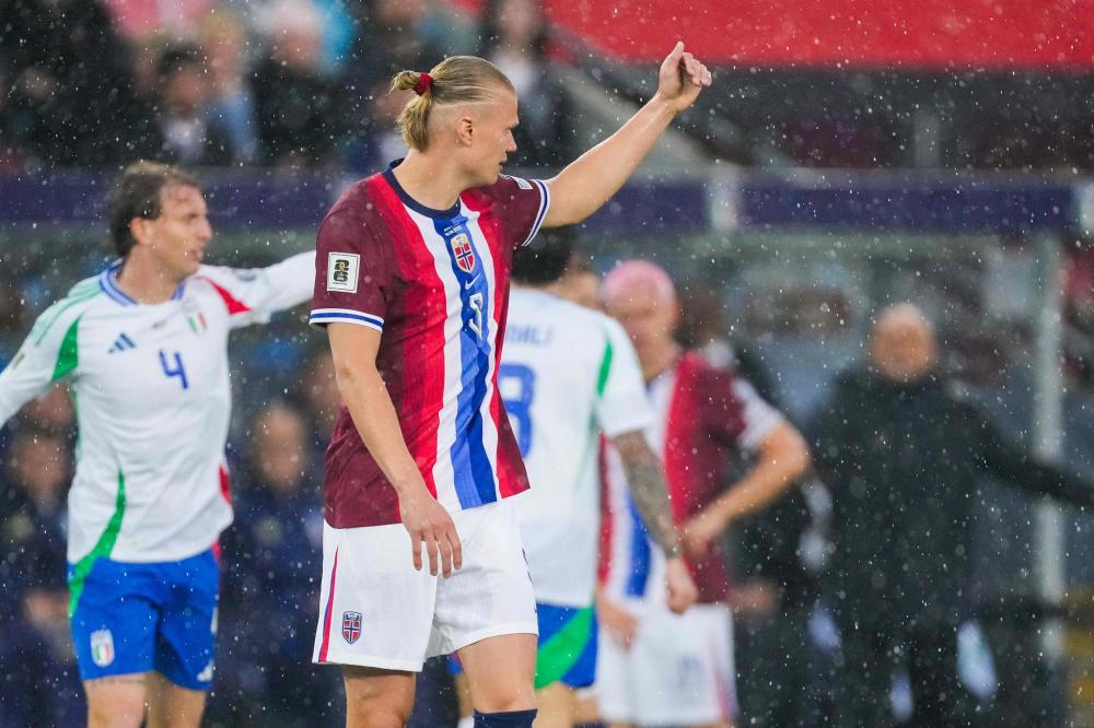 劳塔罗进球后比出A字，把进球献给受伤的前队友阿什拉夫